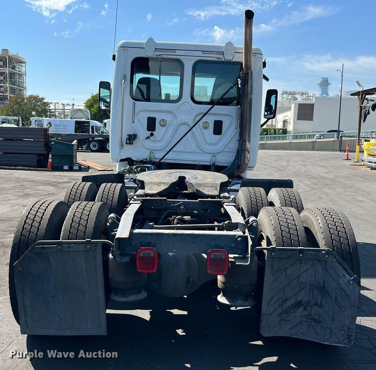 image for item MF9972 2012 Freightliner Cascadia 125  semi truck