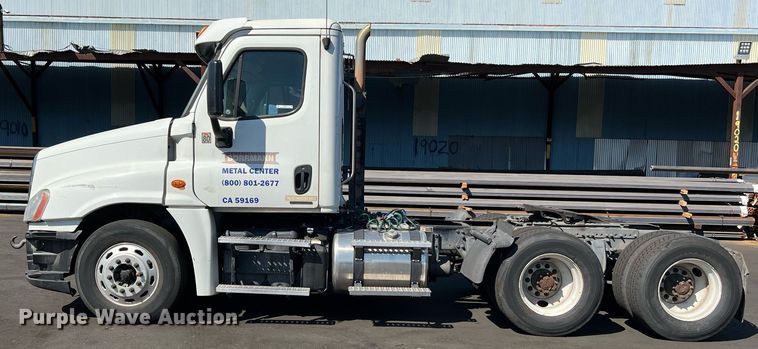 image for item MF9972 2012 Freightliner Cascadia 125  semi truck