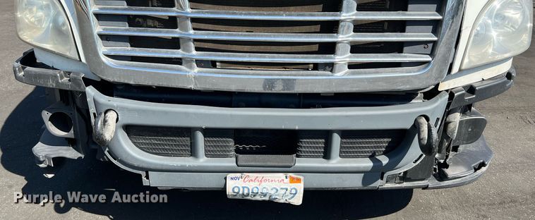 image for item MF9972 2012 Freightliner Cascadia 125  semi truck