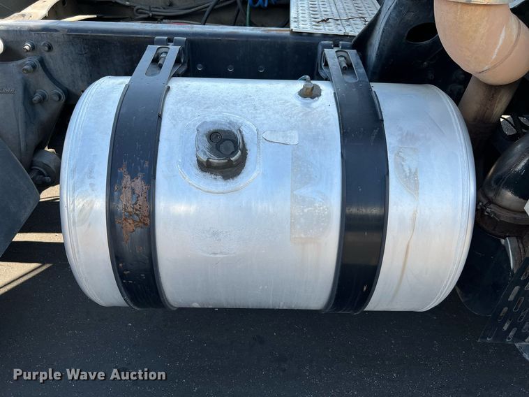 image for item MF9972 2012 Freightliner Cascadia 125  semi truck