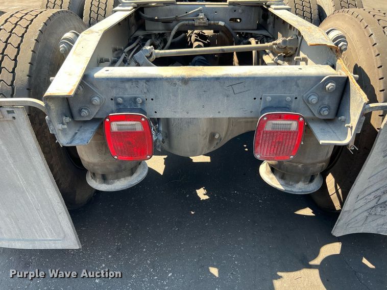 image for item MF9972 2012 Freightliner Cascadia 125  semi truck