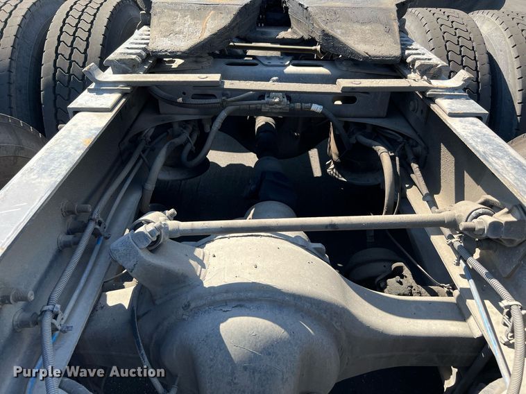 image for item MF9972 2012 Freightliner Cascadia 125  semi truck