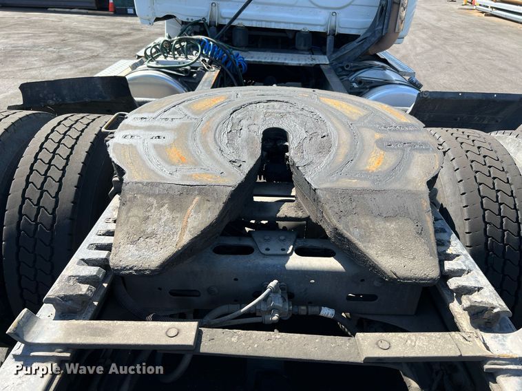 image for item MF9972 2012 Freightliner Cascadia 125  semi truck