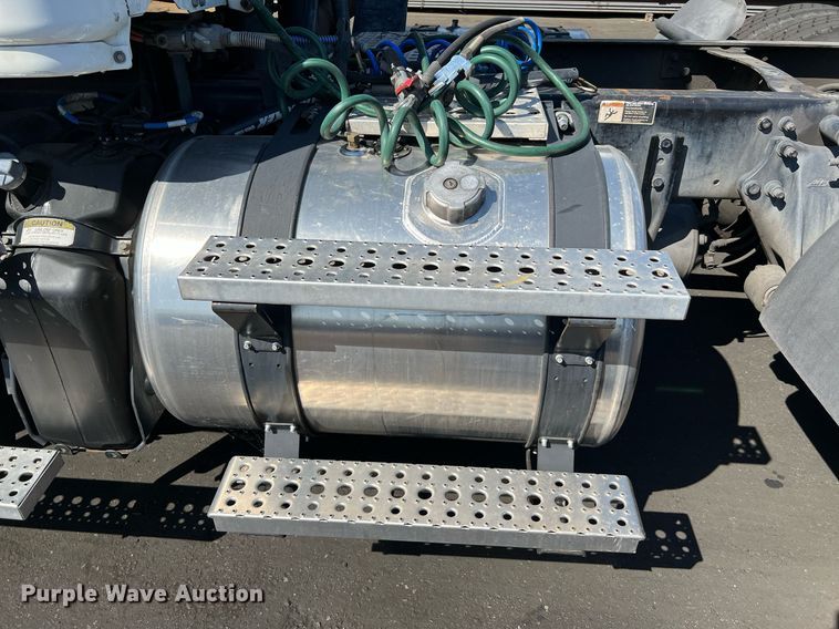 image for item MF9972 2012 Freightliner Cascadia 125  semi truck