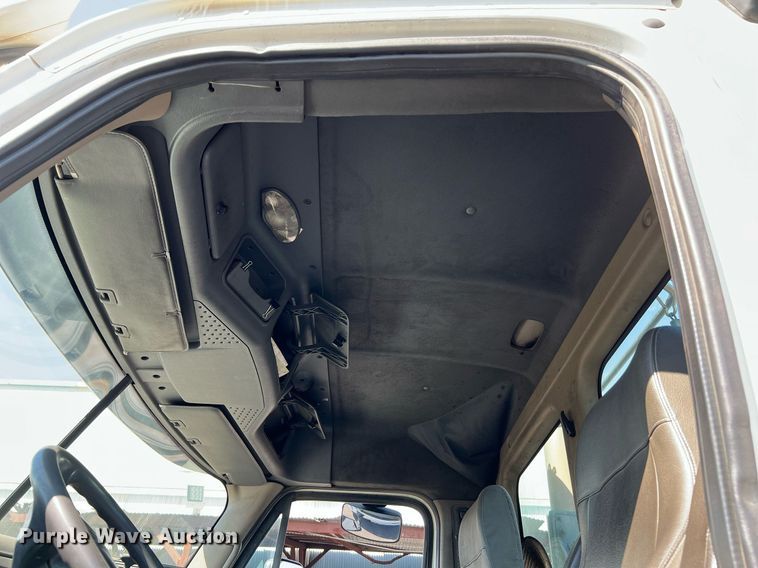 image for item MF9972 2012 Freightliner Cascadia 125  semi truck