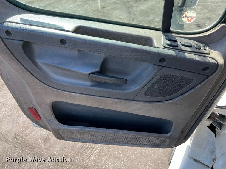 image for item MF9972 2012 Freightliner Cascadia 125  semi truck