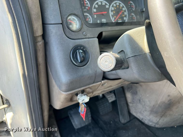 image for item MF9972 2012 Freightliner Cascadia 125  semi truck