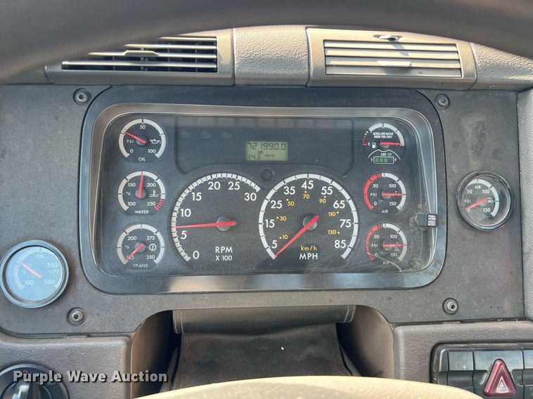 image for item MF9972 2012 Freightliner Cascadia 125  semi truck