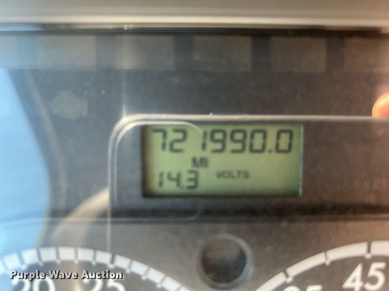 image for item MF9972 2012 Freightliner Cascadia 125  semi truck