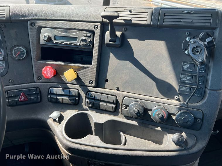 image for item MF9972 2012 Freightliner Cascadia 125  semi truck