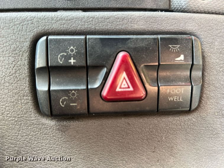 image for item MF9972 2012 Freightliner Cascadia 125  semi truck