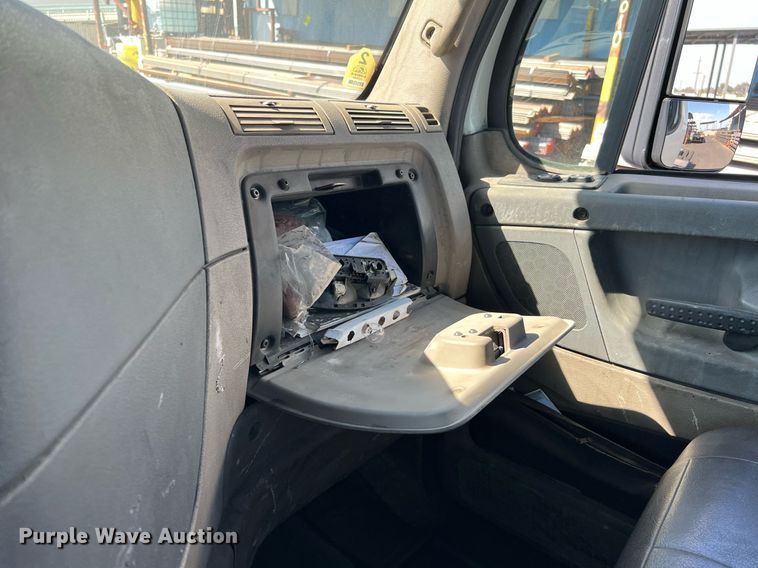 image for item MF9972 2012 Freightliner Cascadia 125  semi truck