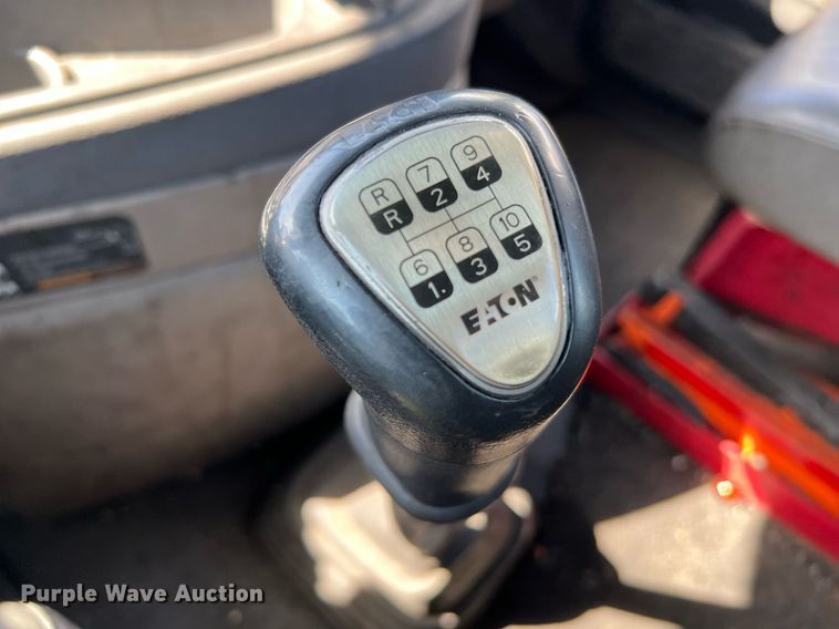 image for item MF9972 2012 Freightliner Cascadia 125  semi truck