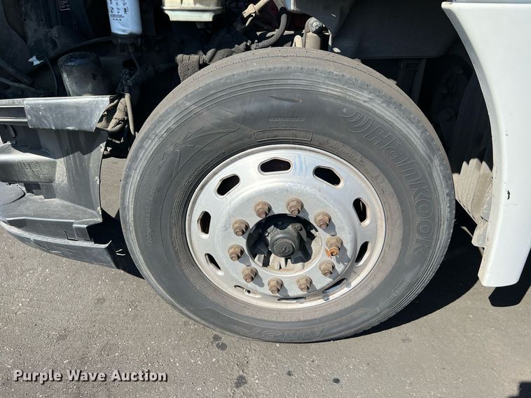 image for item MF9972 2012 Freightliner Cascadia 125  semi truck