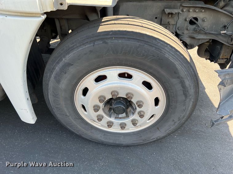 image for item MF9972 2012 Freightliner Cascadia 125  semi truck