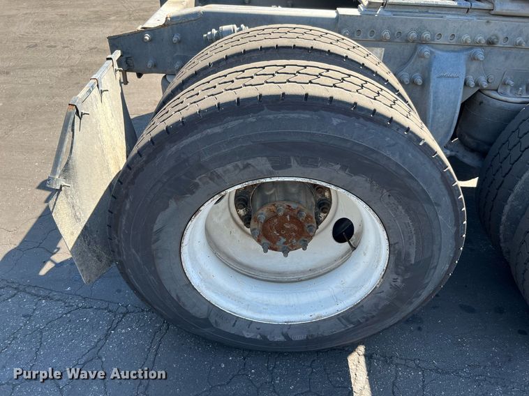 image for item MF9972 2012 Freightliner Cascadia 125  semi truck