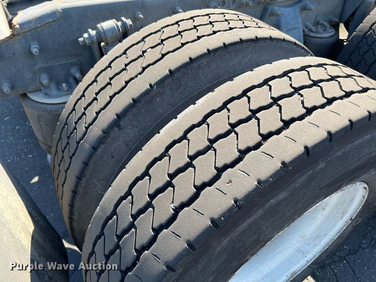 image for item MF9972 2012 Freightliner Cascadia 125  semi truck