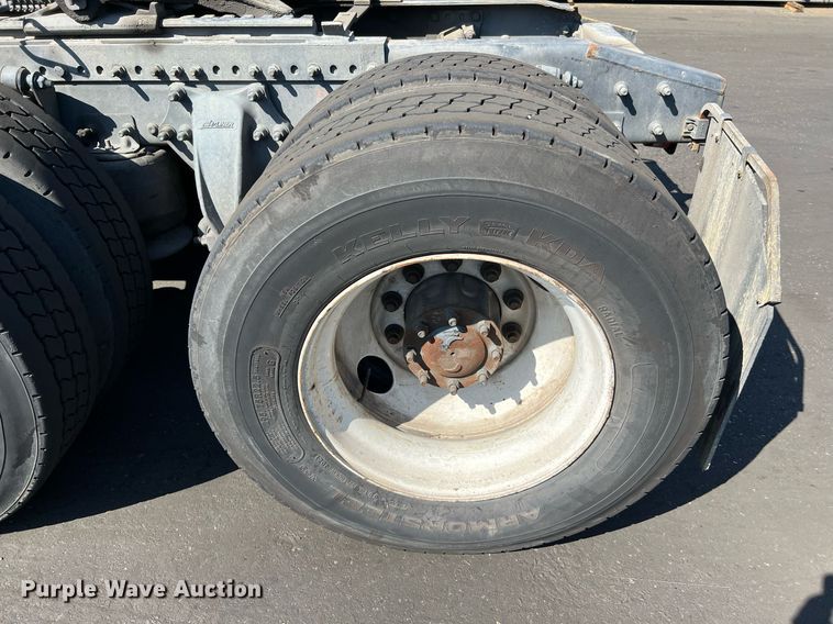 image for item MF9972 2012 Freightliner Cascadia 125  semi truck