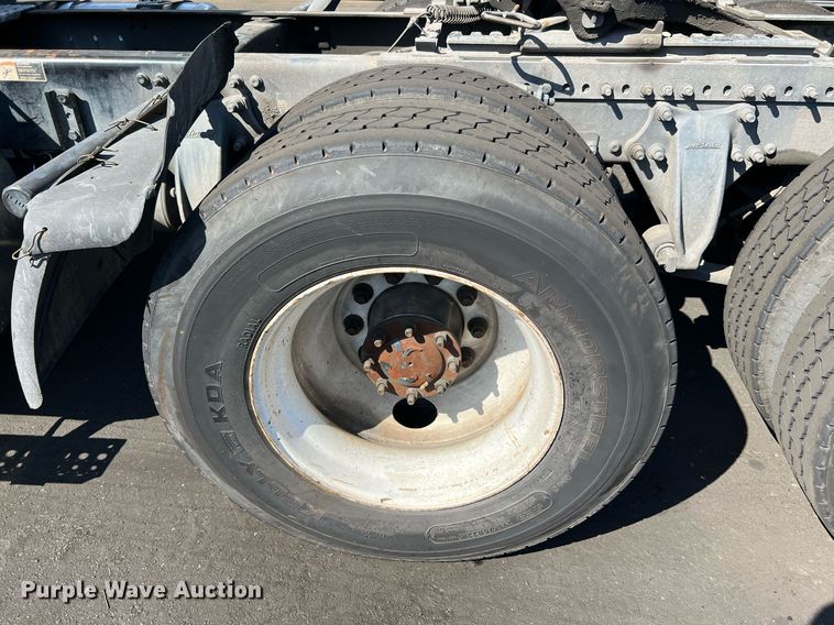 image for item MF9972 2012 Freightliner Cascadia 125  semi truck