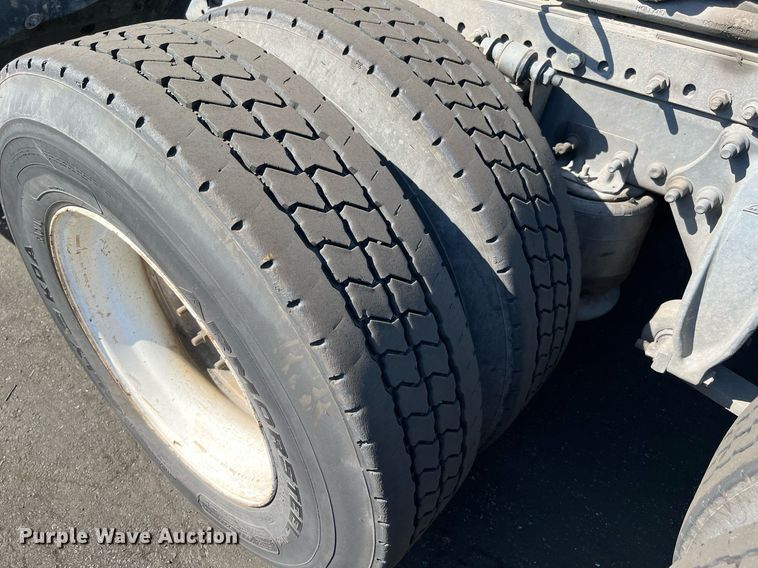 image for item MF9972 2012 Freightliner Cascadia 125  semi truck