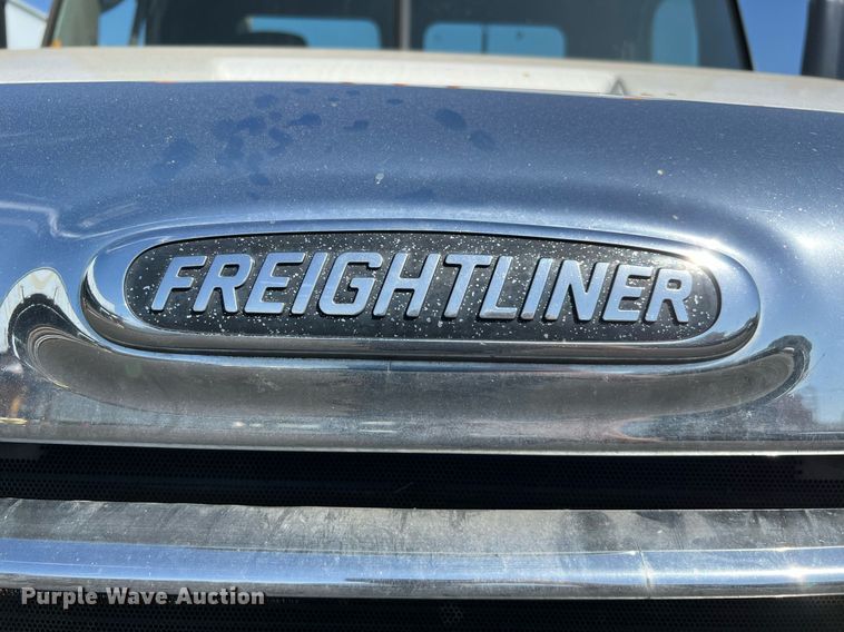 image for item MF9972 2012 Freightliner Cascadia 125  semi truck