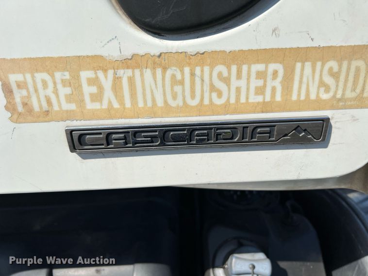 image for item MF9972 2012 Freightliner Cascadia 125  semi truck