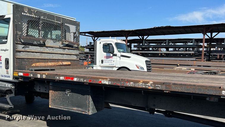 image for item MF9973 2012 International DuraStar 4300  flatbed truck