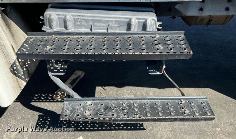 image for item MF9973 2012 International DuraStar 4300  flatbed truck