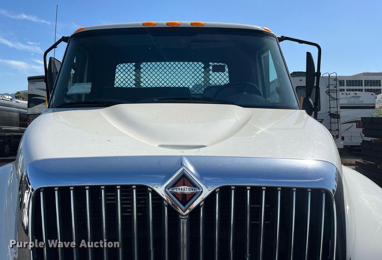 image for item MF9973 2012 International DuraStar 4300  flatbed truck