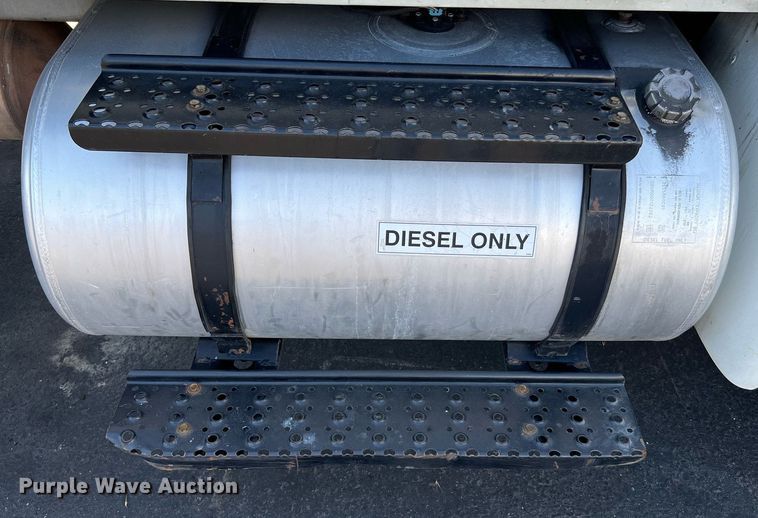 image for item MF9973 2012 International DuraStar 4300  flatbed truck