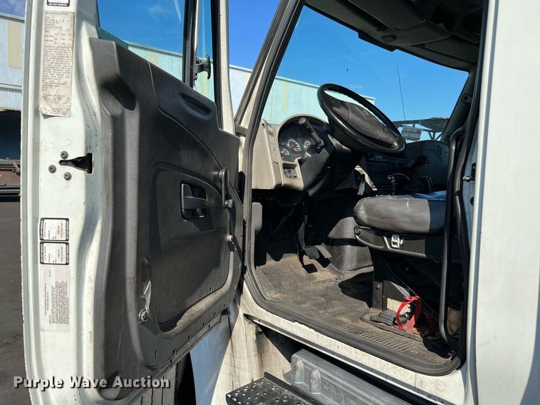 image for item MF9973 2012 International DuraStar 4300  flatbed truck