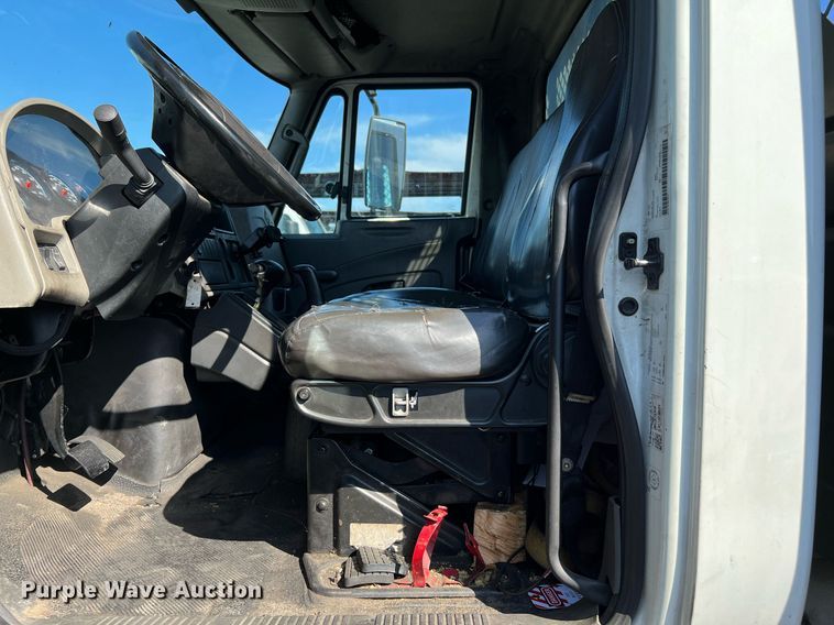 image for item MF9973 2012 International DuraStar 4300  flatbed truck