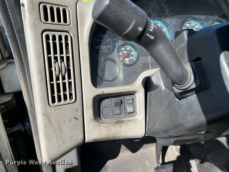 image for item MF9973 2012 International DuraStar 4300  flatbed truck