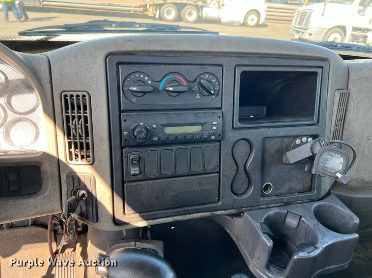 image for item MF9973 2012 International DuraStar 4300  flatbed truck