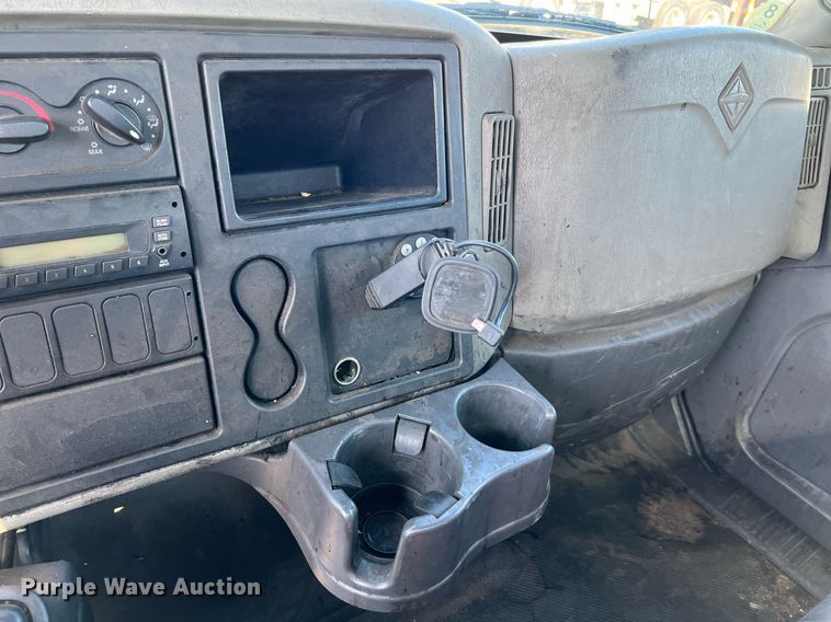 image for item MF9973 2012 International DuraStar 4300  flatbed truck