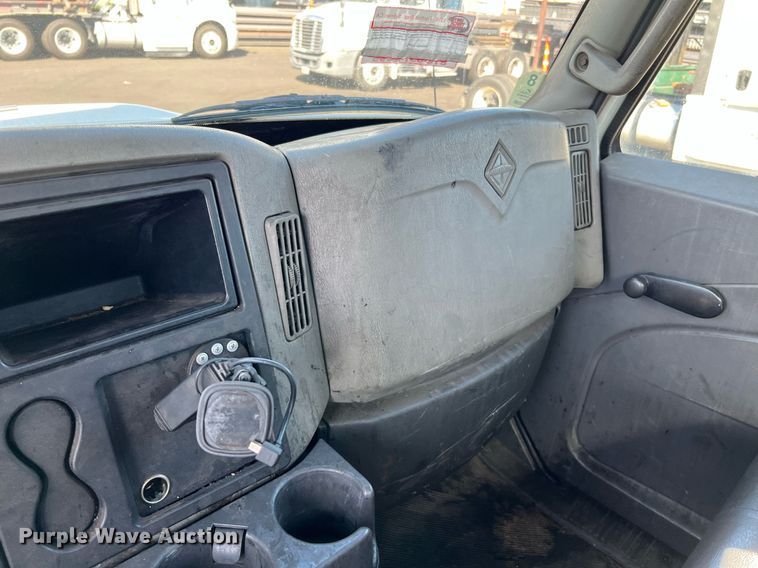 image for item MF9973 2012 International DuraStar 4300  flatbed truck