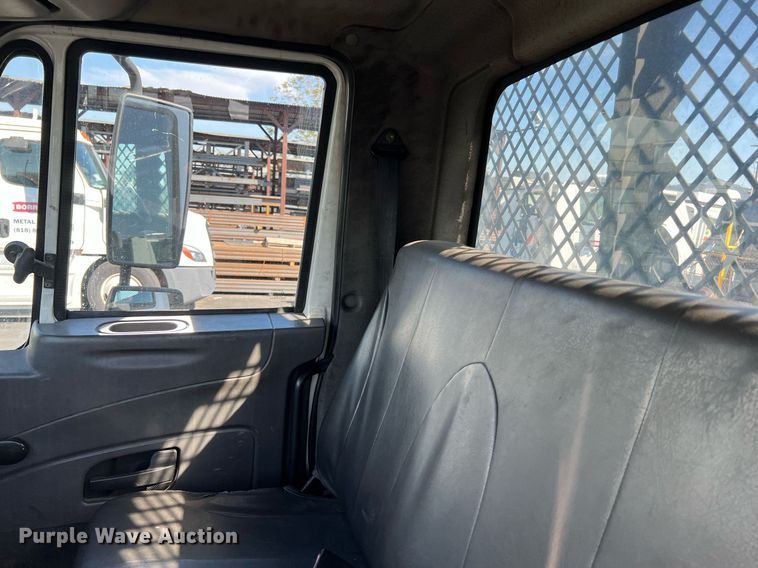 image for item MF9973 2012 International DuraStar 4300  flatbed truck