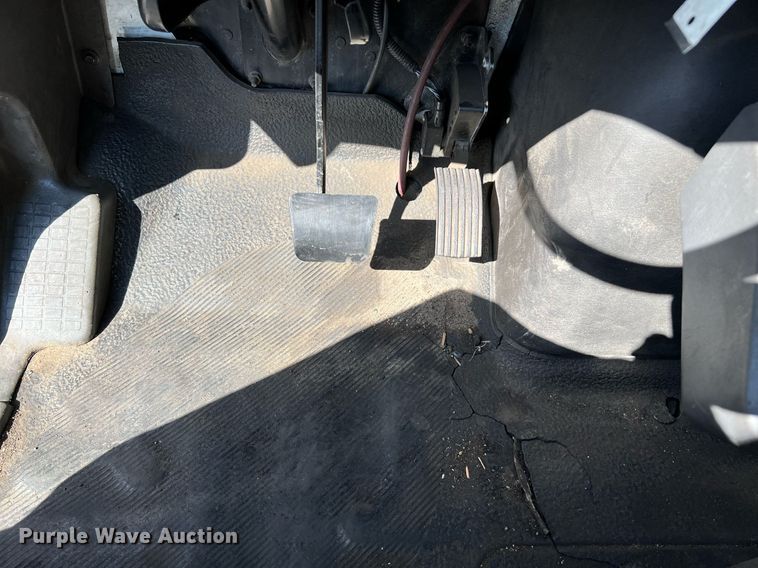 image for item MF9973 2012 International DuraStar 4300  flatbed truck