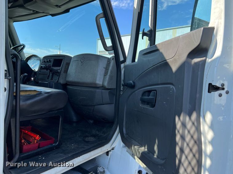 image for item MF9973 2012 International DuraStar 4300  flatbed truck