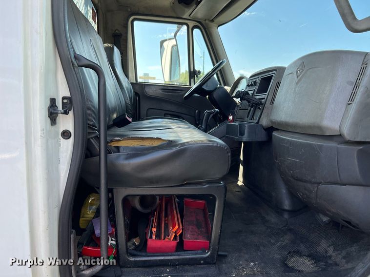 image for item MF9973 2012 International DuraStar 4300  flatbed truck