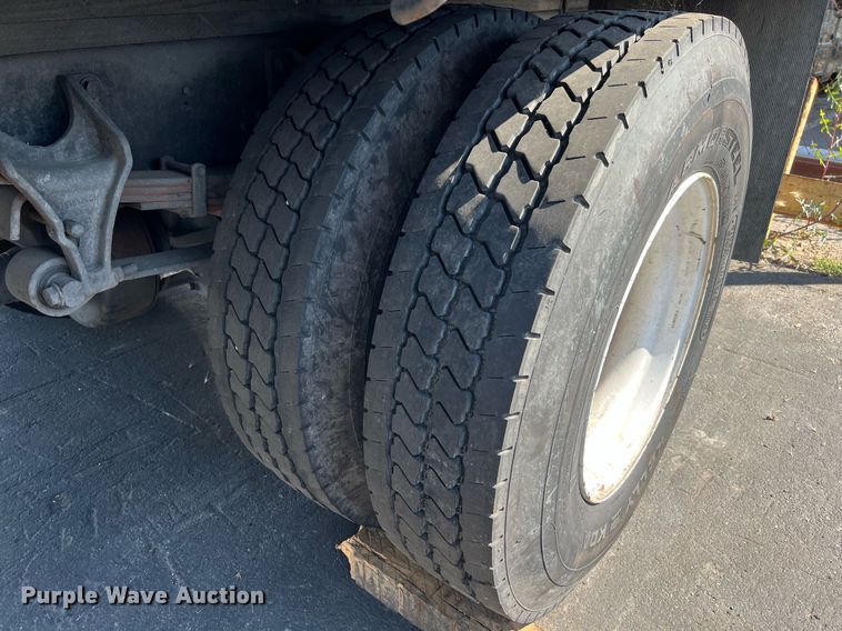 image for item MF9973 2012 International DuraStar 4300  flatbed truck