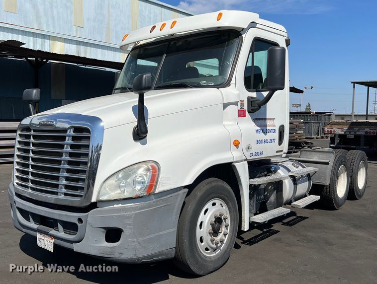 image for item MF9974 2012 Freightliner Cascadia 125  semi truck