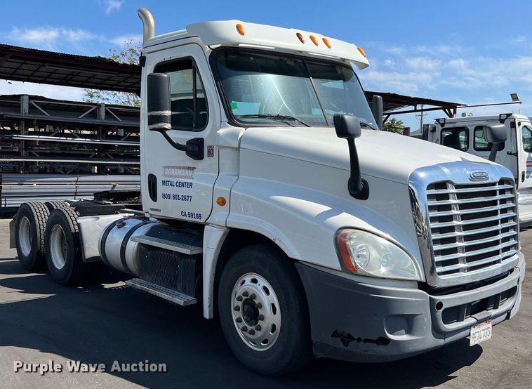 image for item MF9974 2012 Freightliner Cascadia 125  semi truck