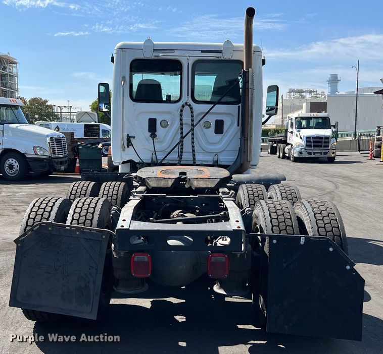 image for item MF9974 2012 Freightliner Cascadia 125  semi truck