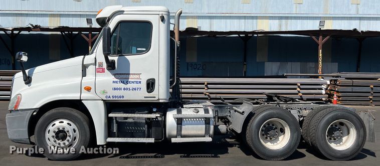 image for item MF9974 2012 Freightliner Cascadia 125  semi truck