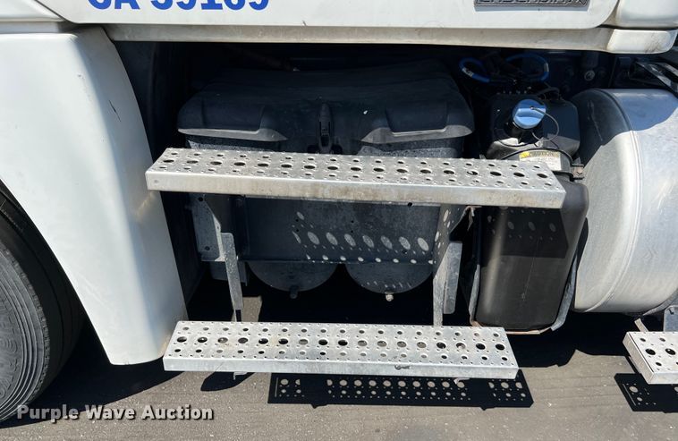 image for item MF9974 2012 Freightliner Cascadia 125  semi truck