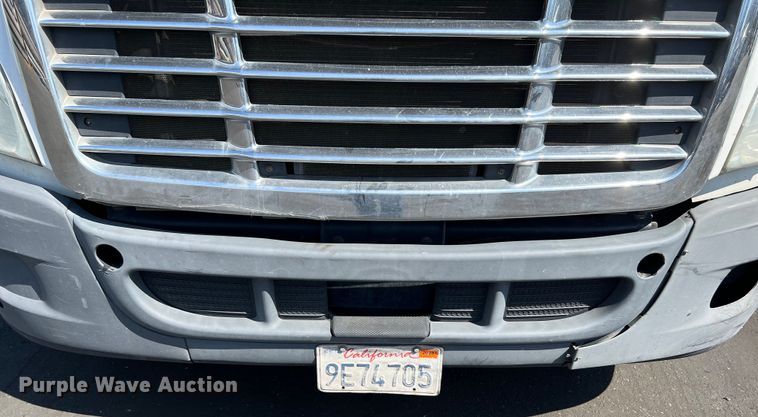 image for item MF9974 2012 Freightliner Cascadia 125  semi truck