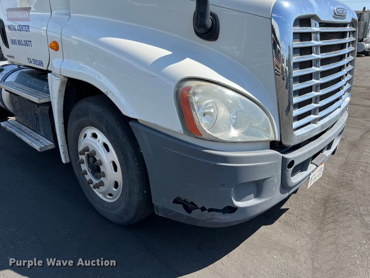 image for item MF9974 2012 Freightliner Cascadia 125  semi truck