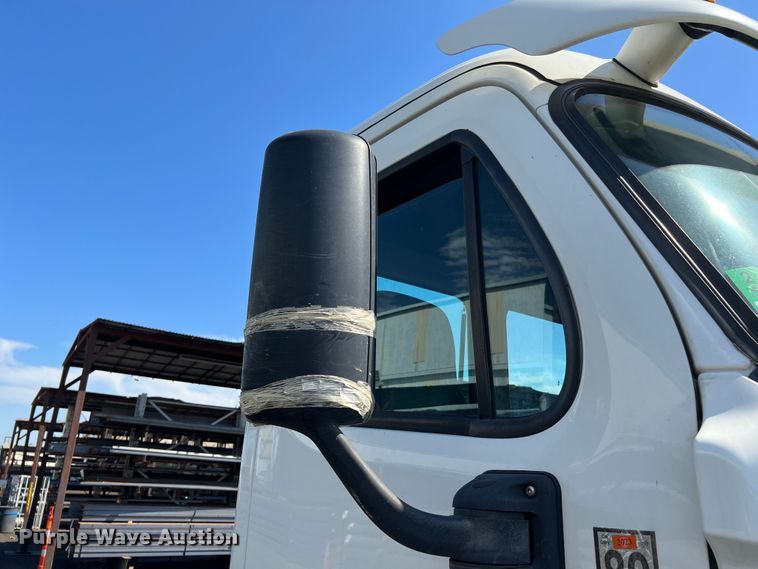 image for item MF9974 2012 Freightliner Cascadia 125  semi truck
