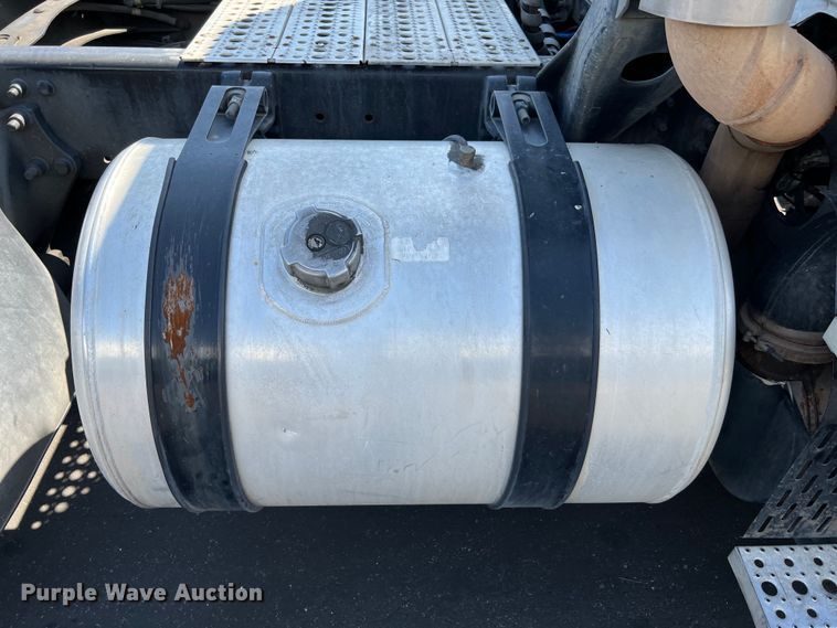 image for item MF9974 2012 Freightliner Cascadia 125  semi truck